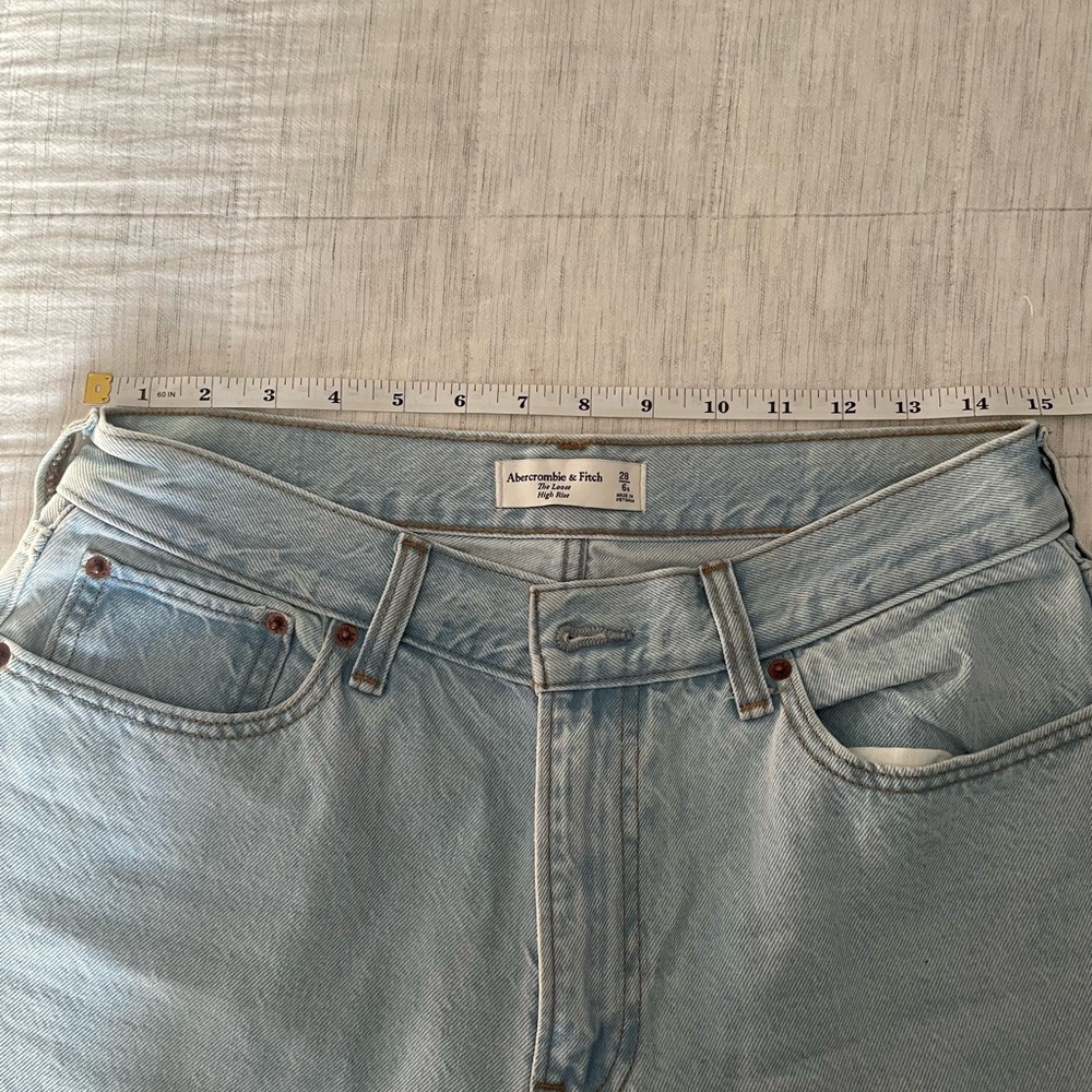 Abercrombie & Fitch Loose High Rise Jeans - Picture 4 of 5
